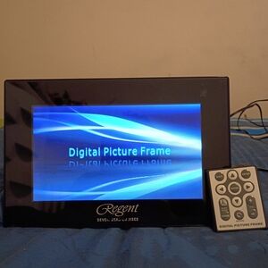 Digital Picture Frame with Remote